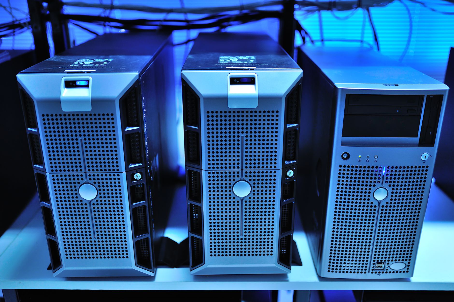Nowoczesne serwery rack w energooszczędnym mini data center